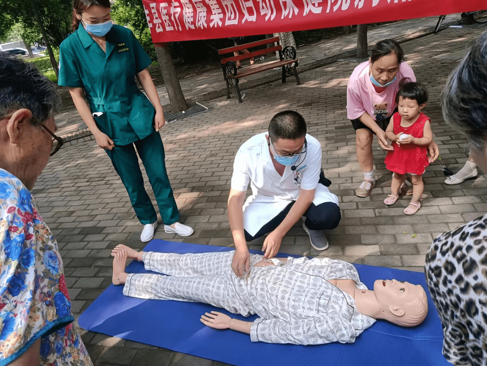 一家手机:宝丰县平宝路社区卫生服务中心家医团队：扎根基层 一位80后家医的天使情怀-第2张图片-太平洋在线下载