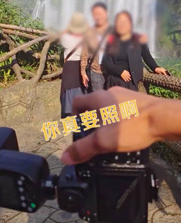 男子黄果树景区使用单反相机被大妈阻止，只能用手机拍照，景区称不能扰乱市场秩序；贵州文旅：会调查-第3张图片-太平洋在线下载