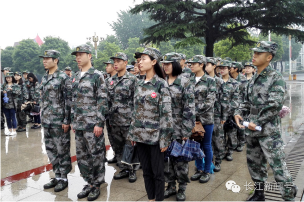 军营版小苹果小苹果现场版视频-第2张图片-太平洋在线下载